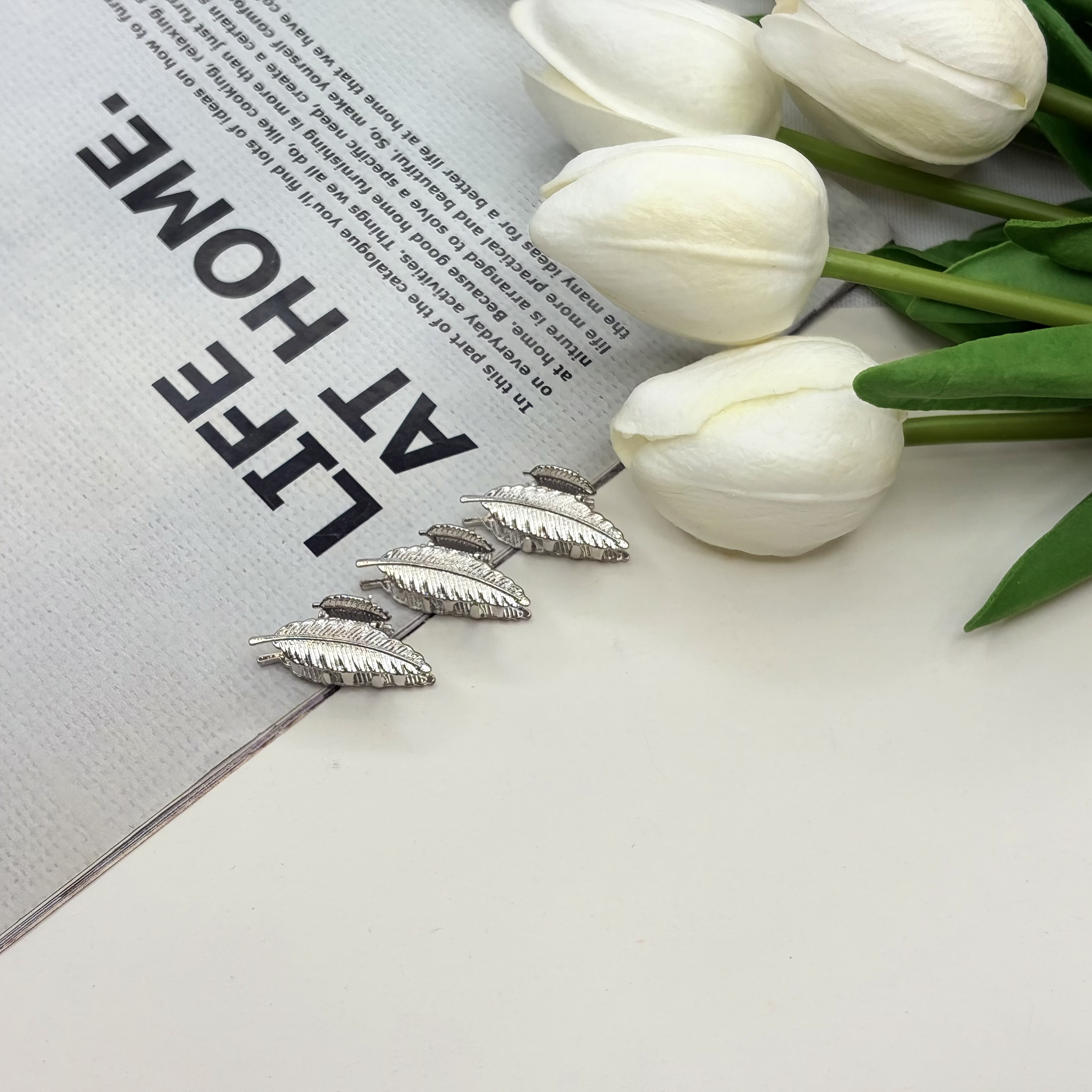 کلیپس فلزی طرح پر سایز کوچک رنگ نقره ای2.5cm