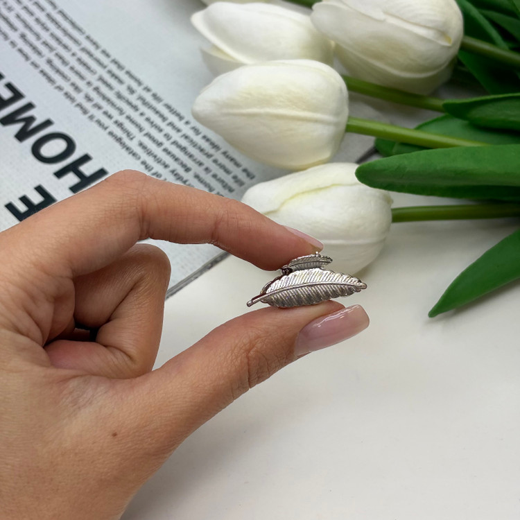 کلیپس فلزی طرح پر سایز کوچک رنگ نقره ای2.5cm