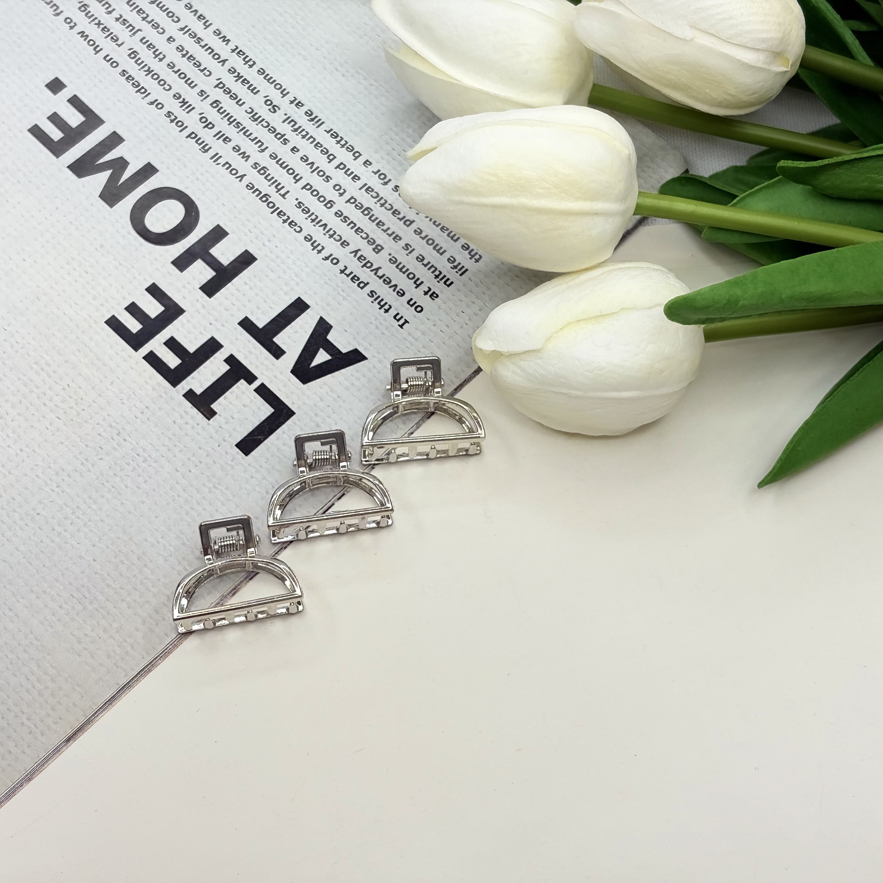 کلیپس فلزی طرح نیم دایره سایز کوچک رنگ نقره ای2.5cm