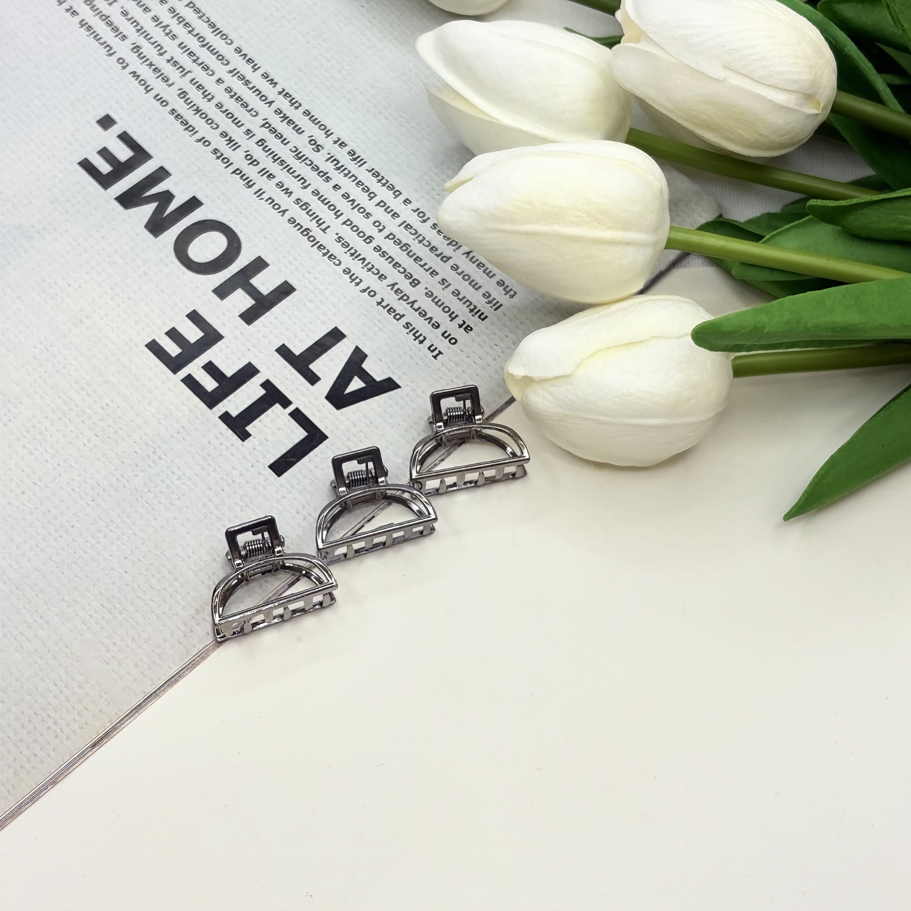 کلیپس فلزی طرح نیم دایره سایز کوچک رنگ سربی2.5cm