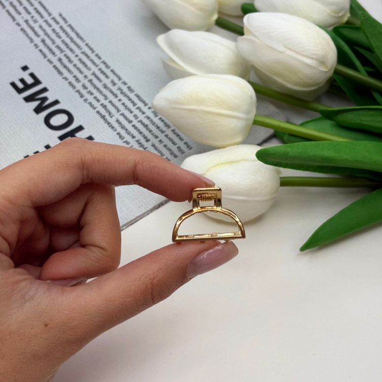 کلیپس فلزی طرح نیم دایره سایز کوچک2.5cm