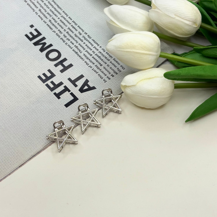 کلیپس فلزی طرح ستاره سایز کوچک رنگ نقره ای2.5cm