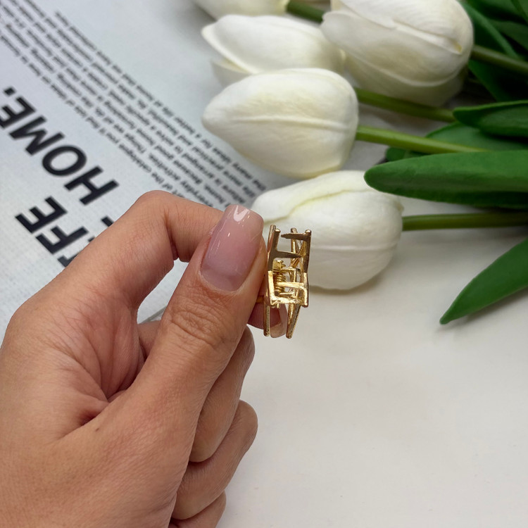 کلیپس فلزی طرح ستاره سایز کوچک رنگ طلایی2.5cm