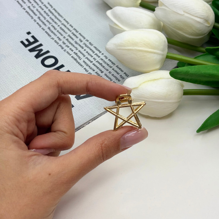 کلیپس فلزی طرح ستاره سایز کوچک رنگ طلایی2.5cm
