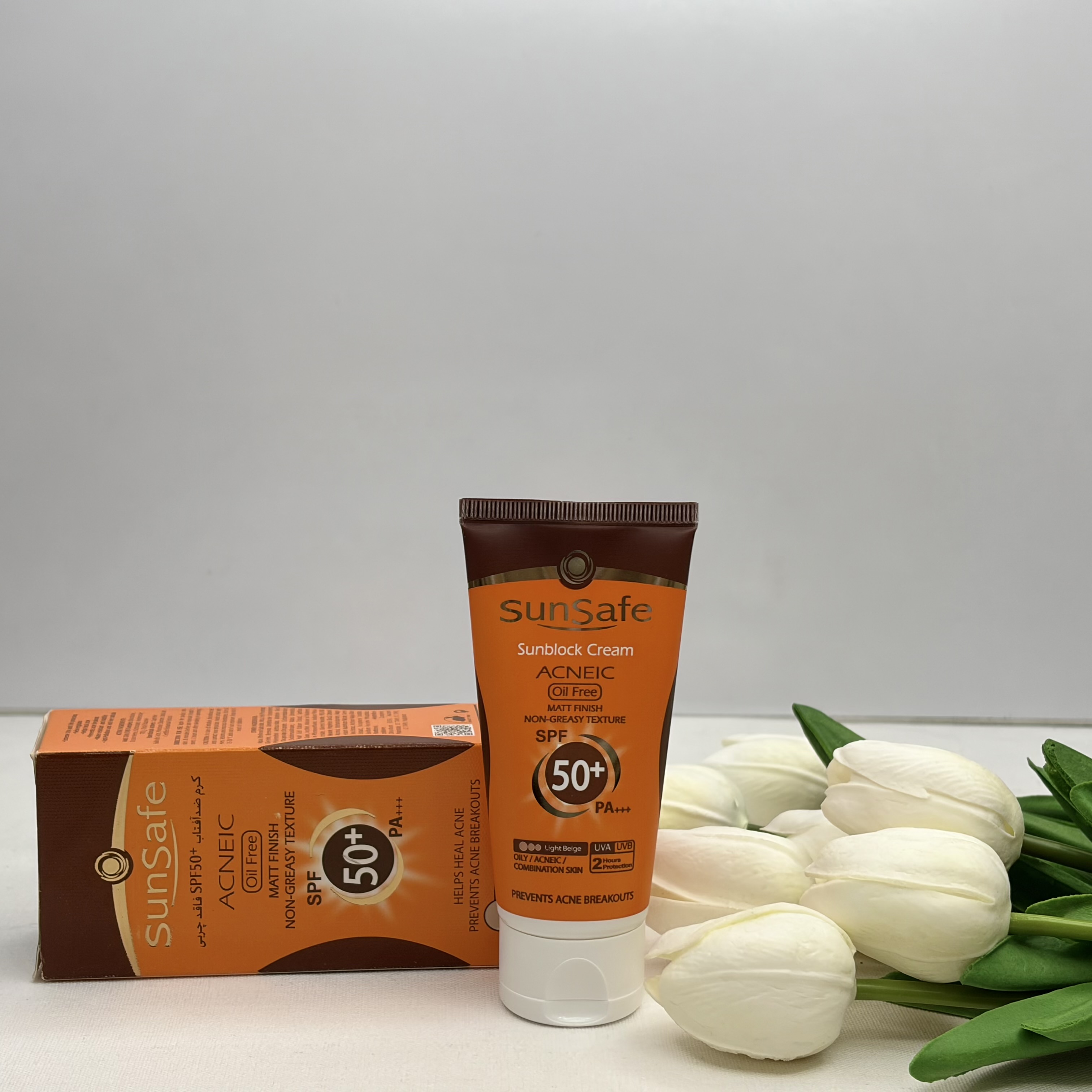 کرم ضدآفتاب رنگی سان سیف spf50 رنگ بژ روشن مناسب پوست های چرب و آکنه دار