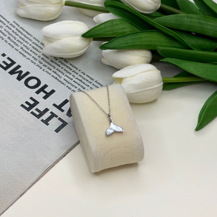 گردنبند استیل طرح دم وال44cmزنجیر و1.5cm پلاک