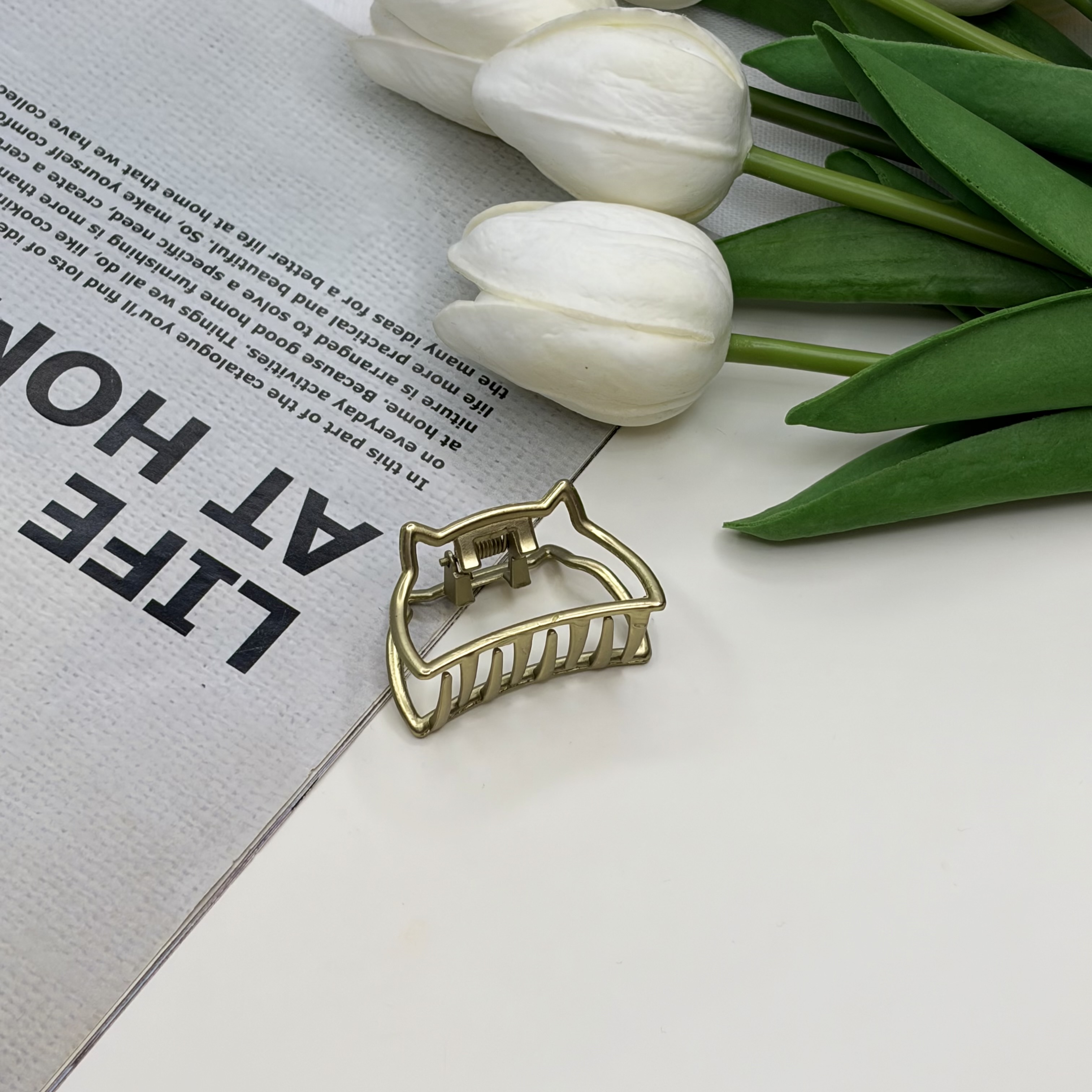 کلیپس فلزی طرح گربه ای رنگ طلایی مات4cm