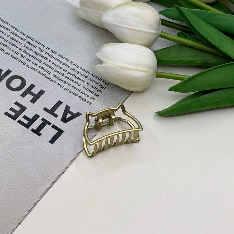 کلیپس فلزی طرح گربه ای رنگ طلایی مات4cm