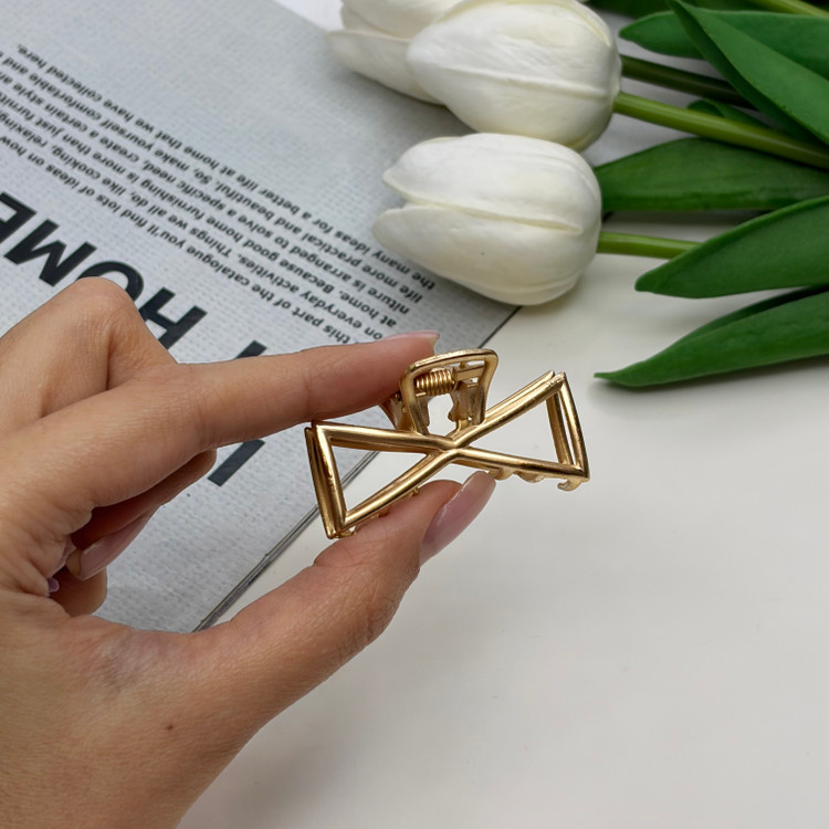 کلیپس فلزی طرح پاپیون رنگ طلایی مات4.5cm