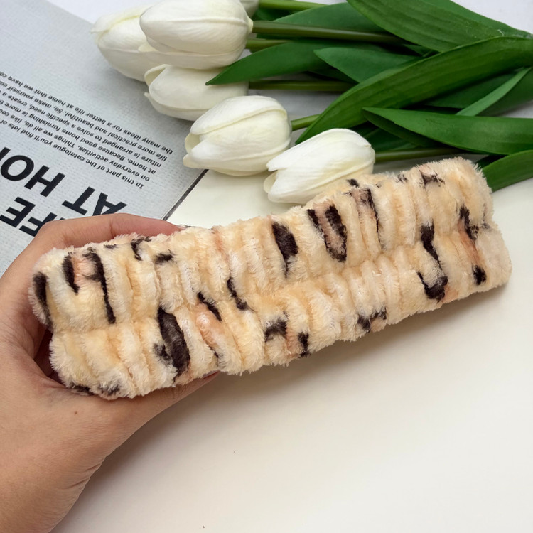 هدبند حوله ای پاپیون دار رنگ گلبهی پلنگی