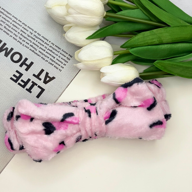 هدبند حوله ای پاپیون دار رنگ صورتی پلنگی