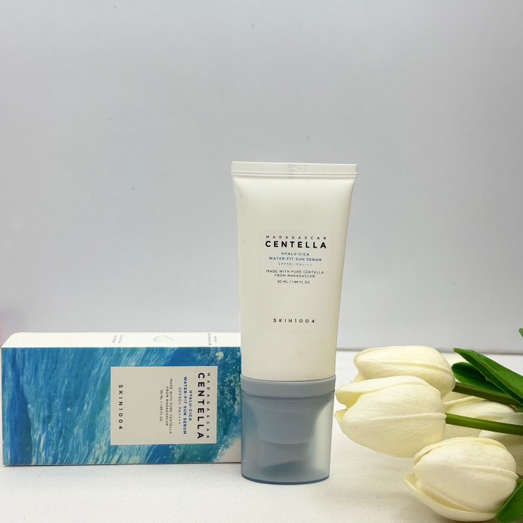 کرم ضد آفتاب بی رنگ با SPF 50 حجم 50 میلی لیتر کیفیت اماراتی مستر
