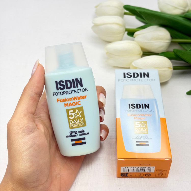 فلوئید ضدآفتاب بدون رنگ SPF50 مدل Fusion Water Magic مناسب انواع پوست، حجم 50 میل کیفیت اماراتی مسترکوالیتی