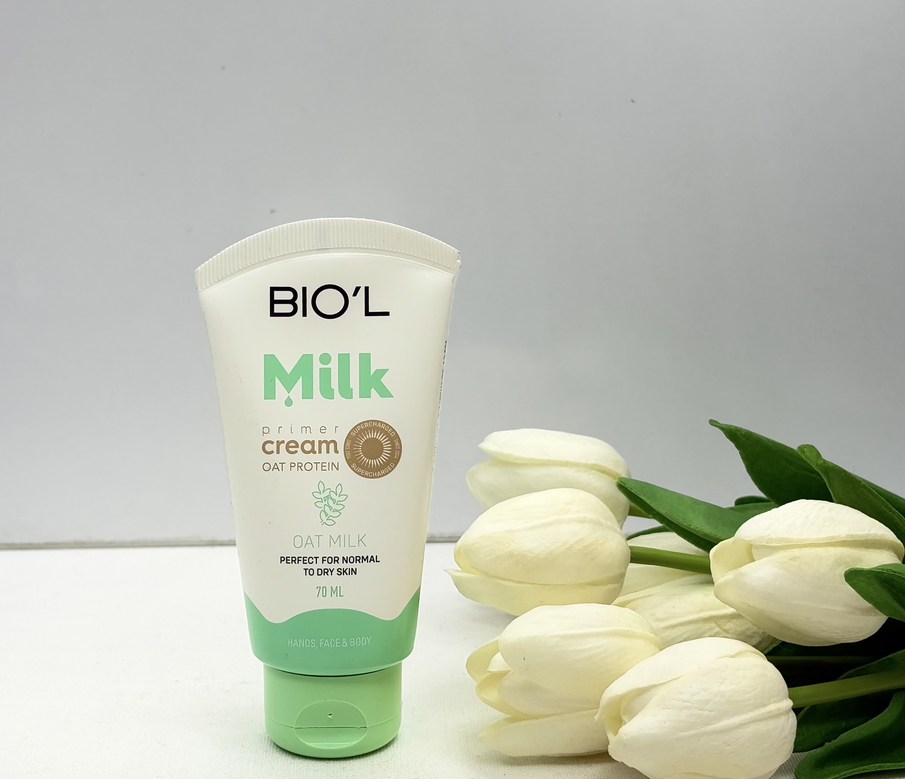 کرم مرطوب کننده دست و صورت بیول(biol) تیوپی حاوی پروتئین شیر و جو‌‌ دوسر ۷۰میل مناسب پوست معمولی تا خشک