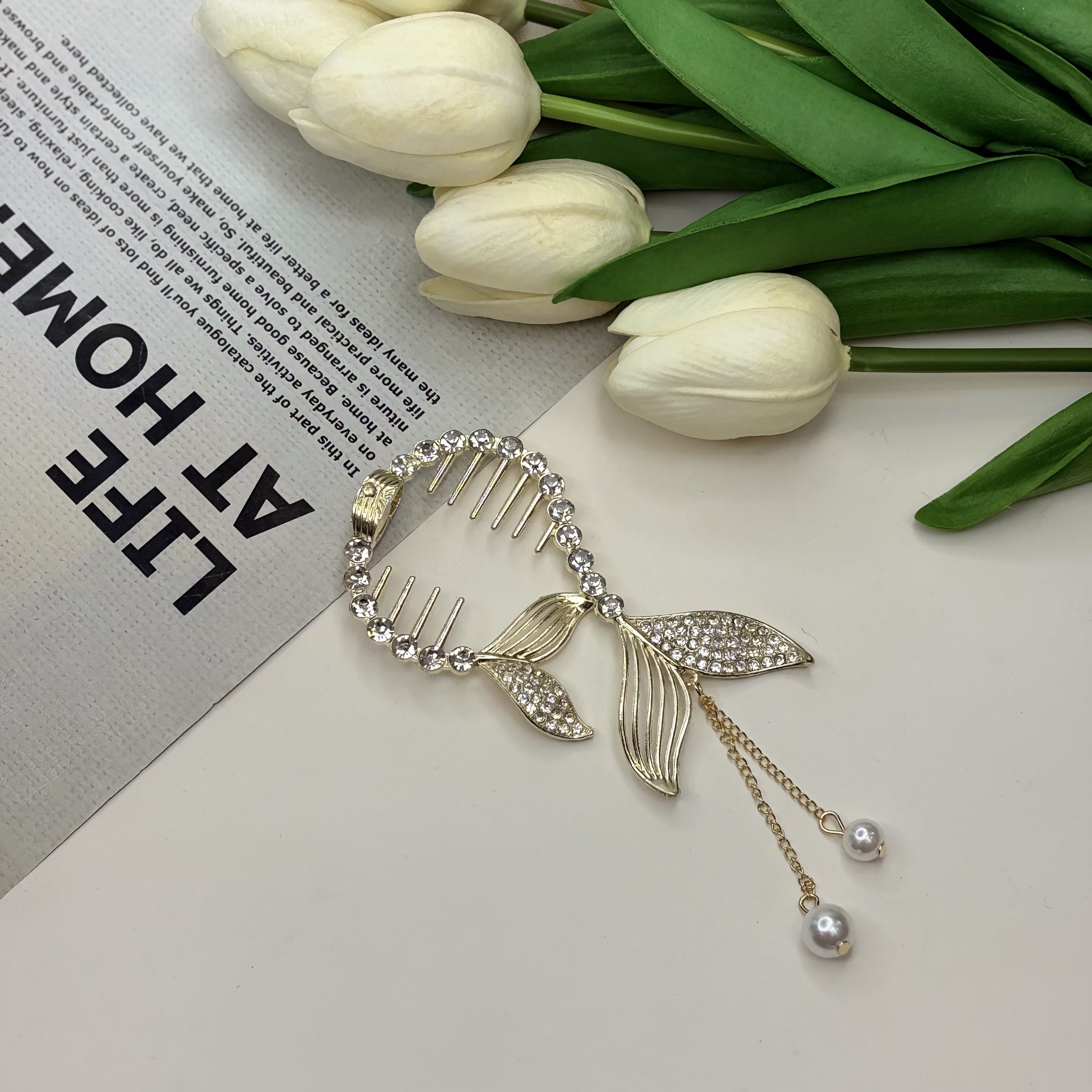 کلیپس شونه دار‌مناسب دم‌اسبی و‌گوجه‌ای‌بستن‌مو‌ طرح دم وال فول نگین‌و آویز‌ مروارید