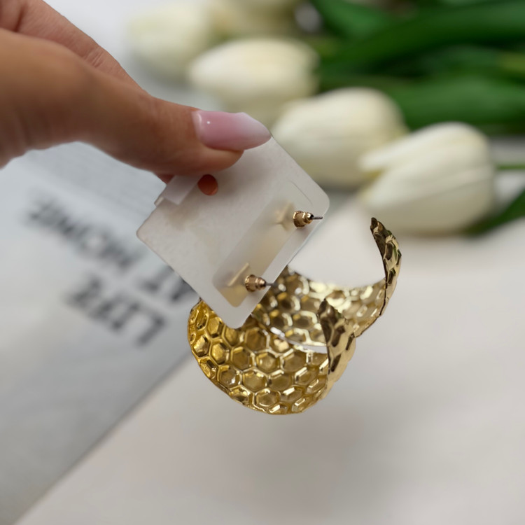 گوشواره حلقه ای چکش خورده طلایی پشت میخی