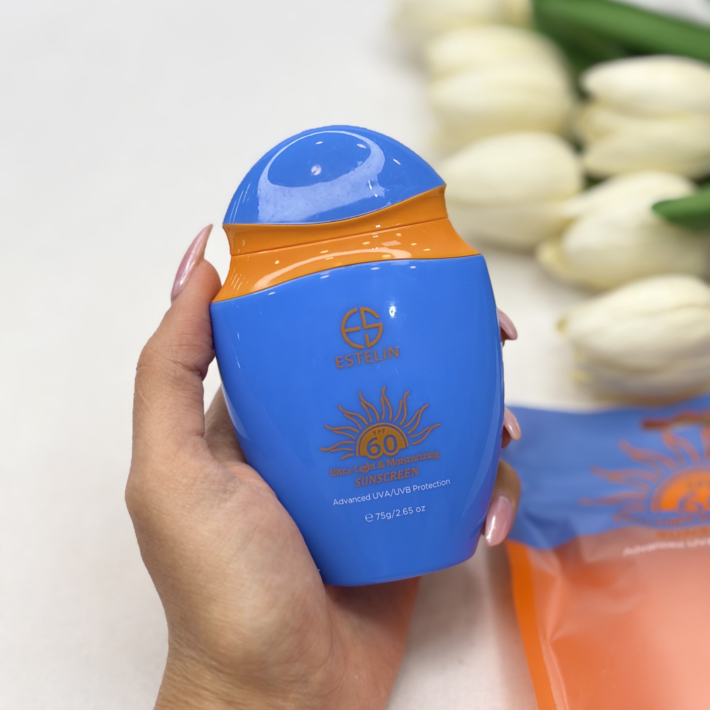 ضدآفتاب تخم مرغی آبرسان فلوییدی SPF60 مناسب ورزش