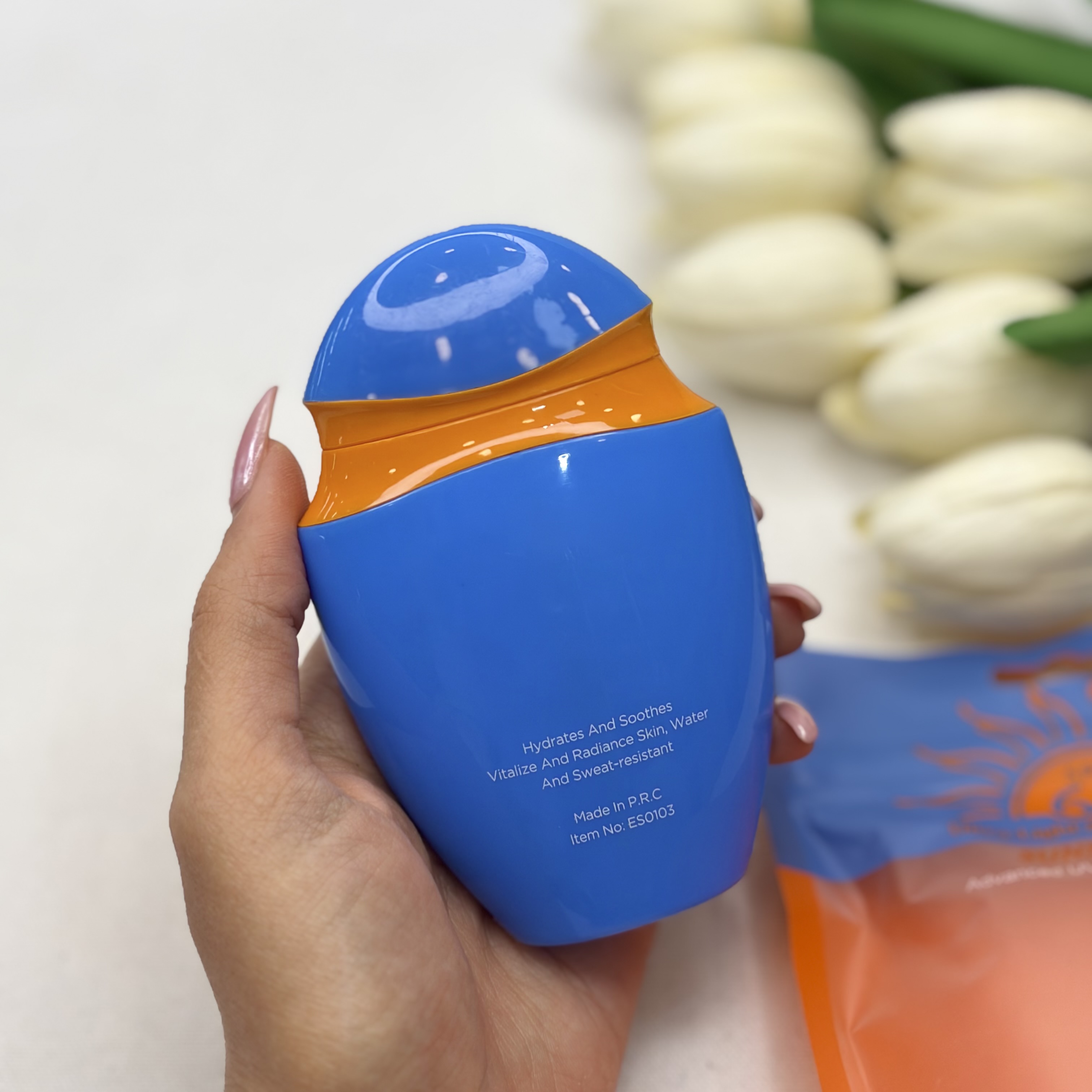 ضدآفتاب تخم مرغی آبرسان فلوییدی SPF60 مناسب ورزش