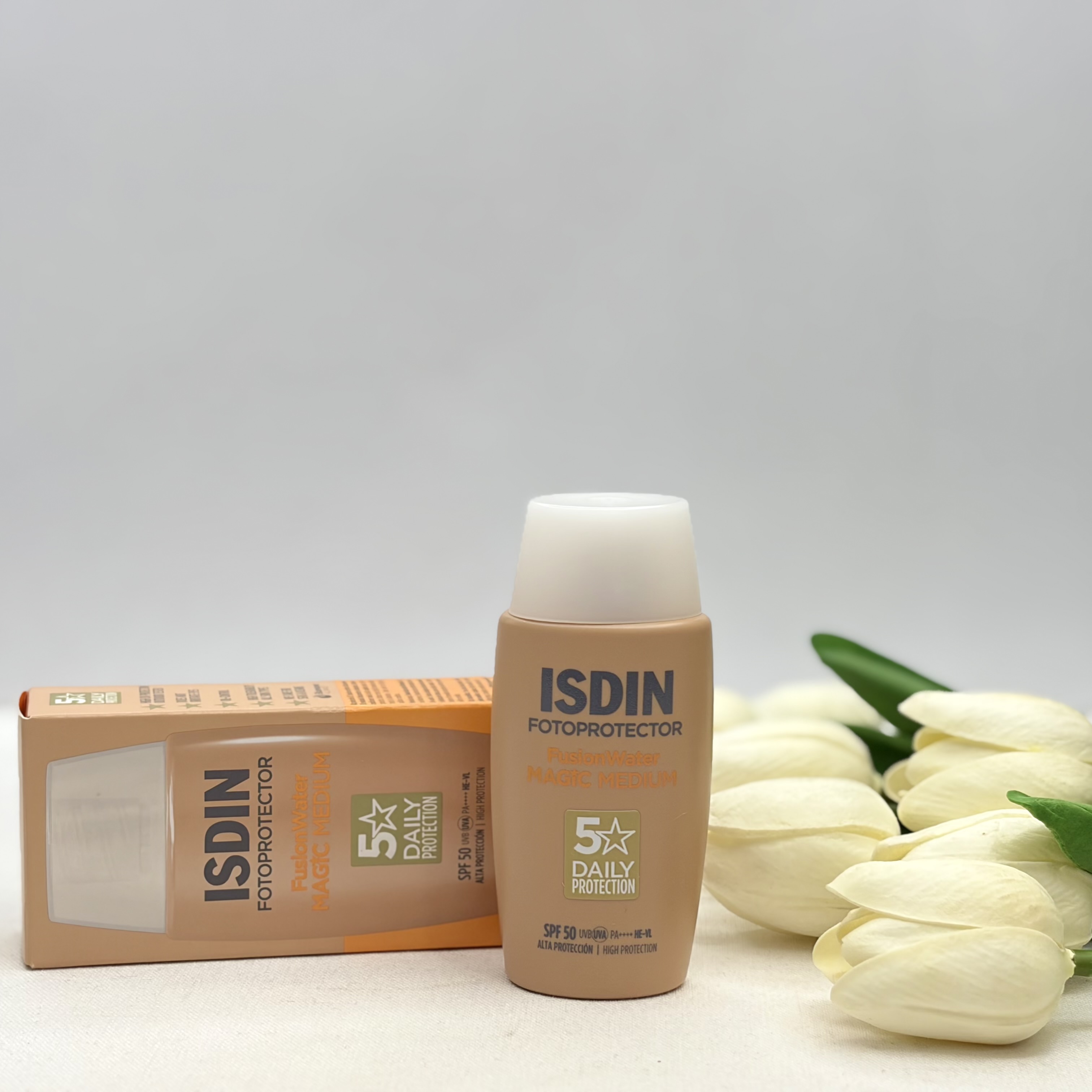 ضدآفتاب رنگی مجیک لایت فیوژن واتر کیفیت اصلی ۵۰میل حاوی SPF50  پایه مبتنی بر آب