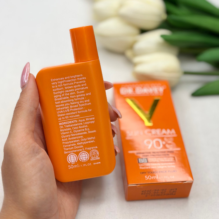 ضد آفتاب رنگی دکتر دیوی SPF 60 مناسب پوست خشک و روشن کننده (BB کرم) حجم ۱۰۰ گرم