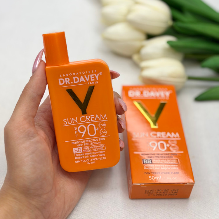ضد آفتاب رنگی دکتر دیوی SPF 60 مناسب پوست خشک و روشن کننده (BB کرم) حجم ۱۰۰ گرم