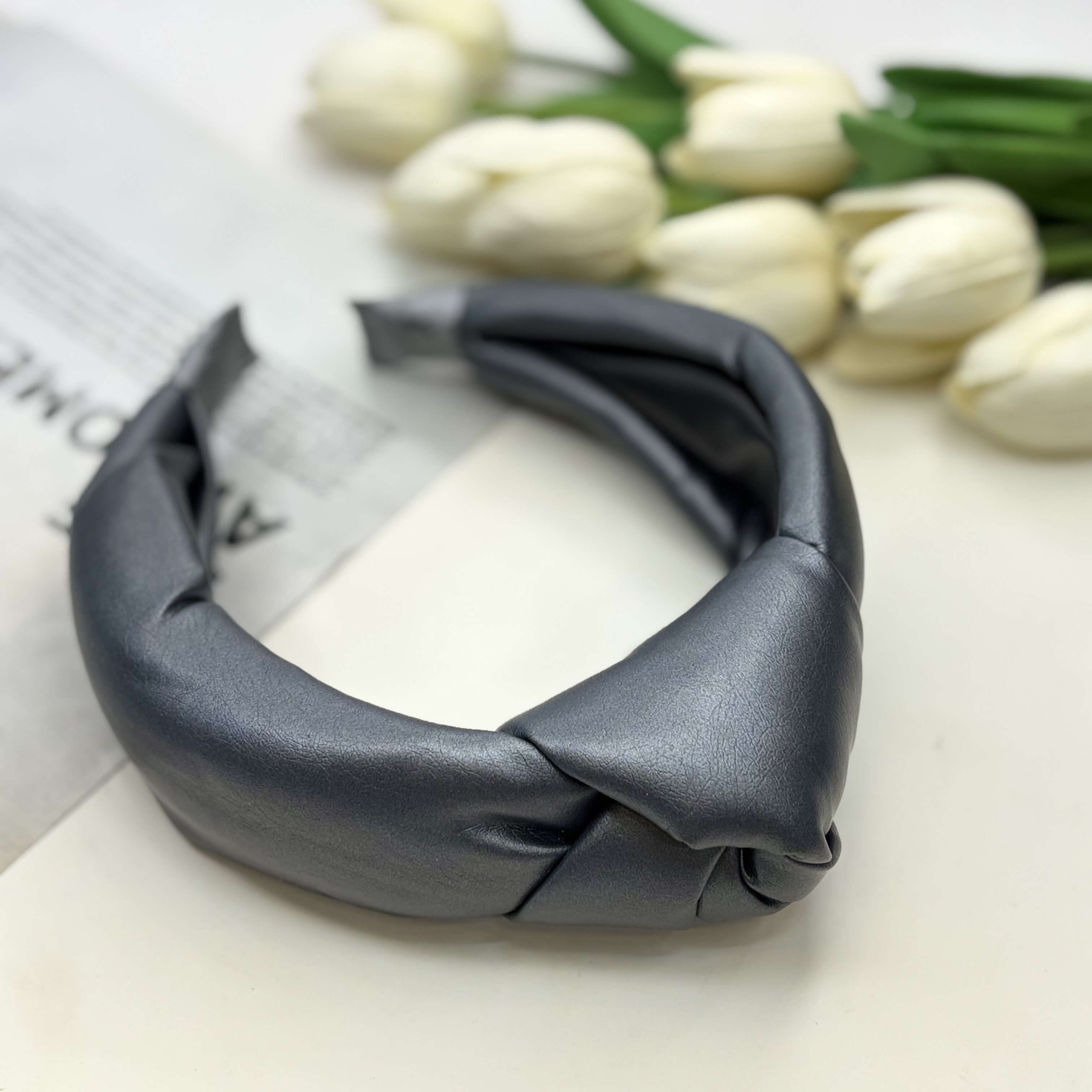 تل سر پهن طرح گره ای چرم رنگ طوسی  4.5 سانت