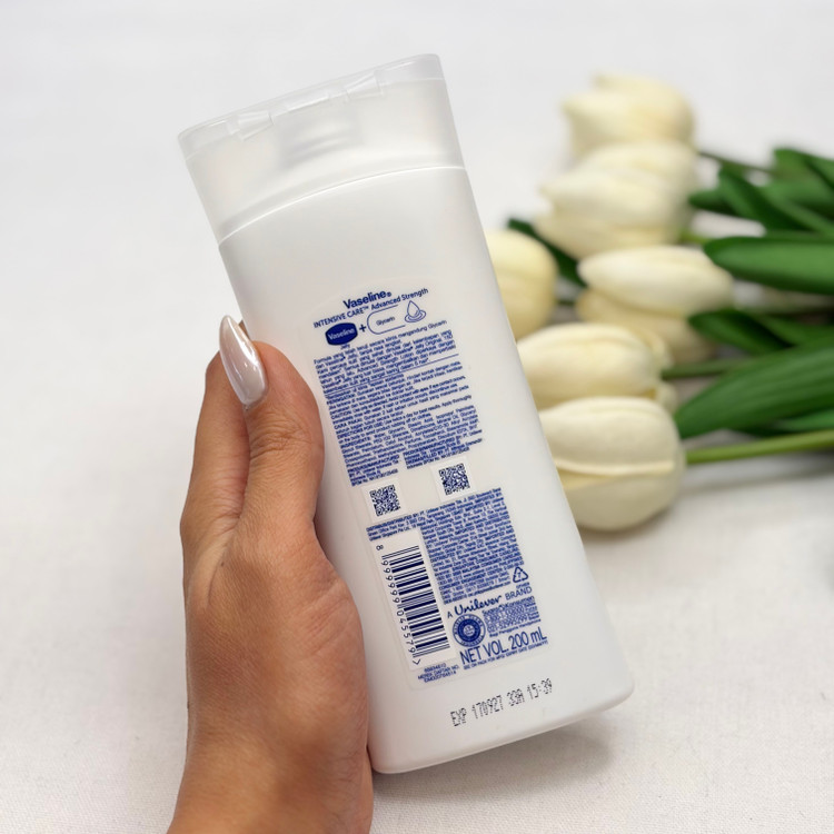 لوسین بدن سفید رنگ مناسب پوست حساس مدل ADVANCE STRENGTH حجم ۲۰۰میل