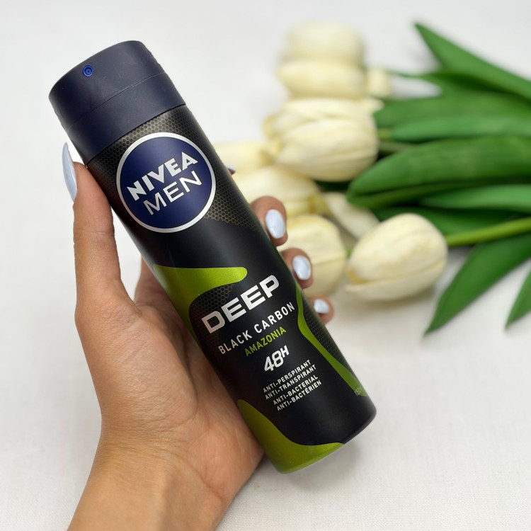 اسپری دئودرانت بدن مردانه مدل DEEP BLACK CARBON رایحه AMAZONIA ماندگاری48ساعته ۱۵۰میل