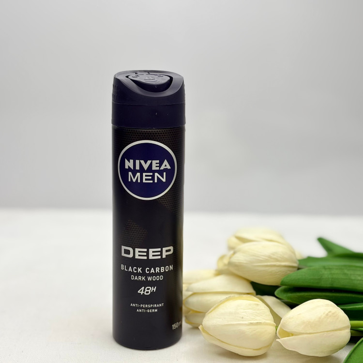 اسپری دئودرانت بدن مردانه مدل DEEP BLACK CARBON رایحه DARK WOOD ماندگاری48ساعته ۱۵۰میل