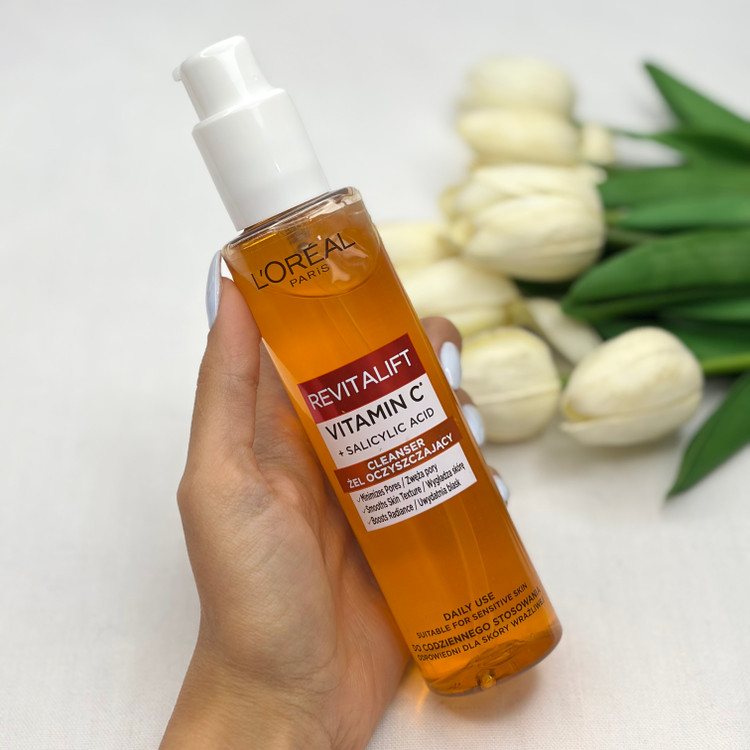ژل شستشو ویتامین سی مدل Revitalift حاوی اسید سالیسیلیک حجم 150 میل
