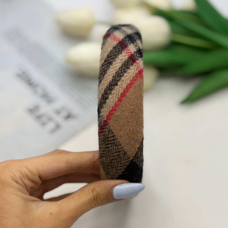 تل سر پارچه ای فوتر طرح برند بربری 3سانتی رنگ کرم