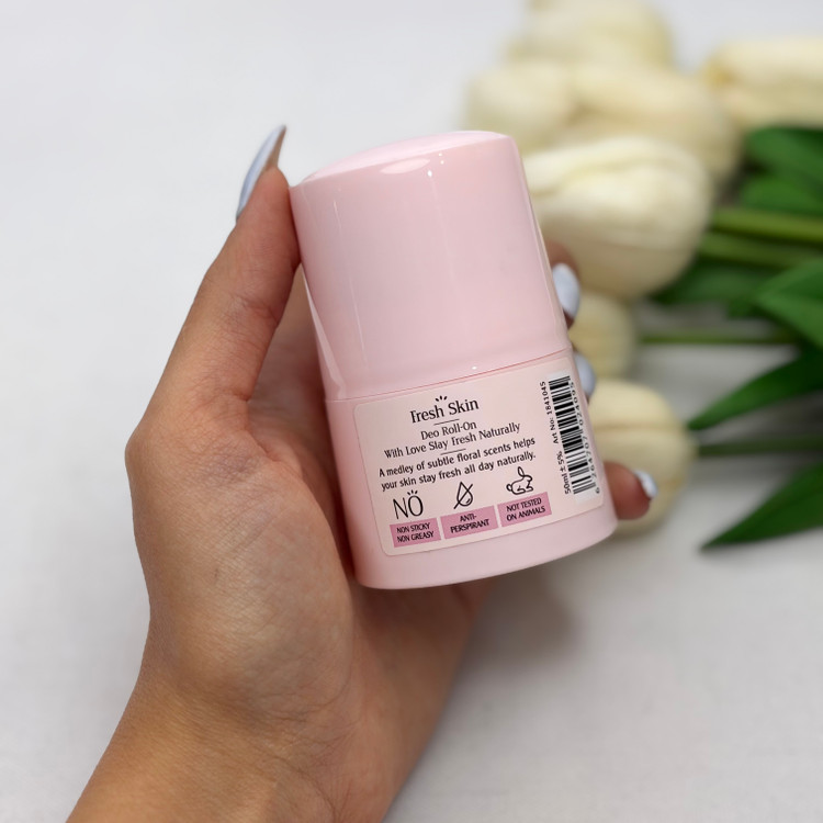 مام رول ضد تعریق دئودورانت زنانه ویت یو مدل Pink Petal حجم 50 میل 48 ساعته دارای گلیسیرین